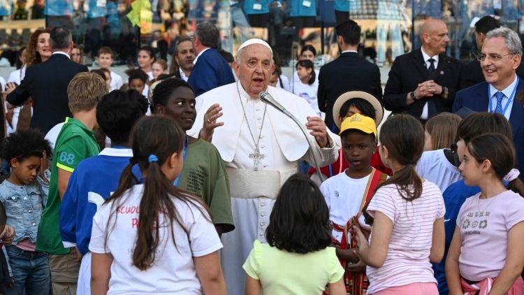 Папа Франциск на встрече с детьми на Олимпийском стадине в Риме (25 мая 2024 г.)
