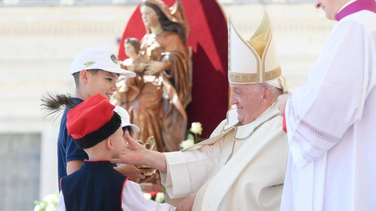 ഒന്നാം ലോക ശിശുദിനത്തോടനുബന്ധിച്ച് അർപ്പിച്ച വിശുദ്ധ കുർബാനയിൽ പാപ്പാ.