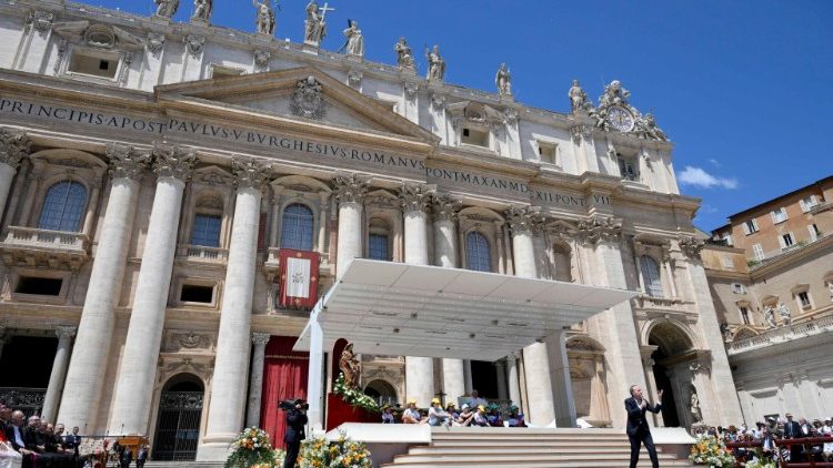 Messfeier auf dem Petersplatz unter Vorsitz des Papstes