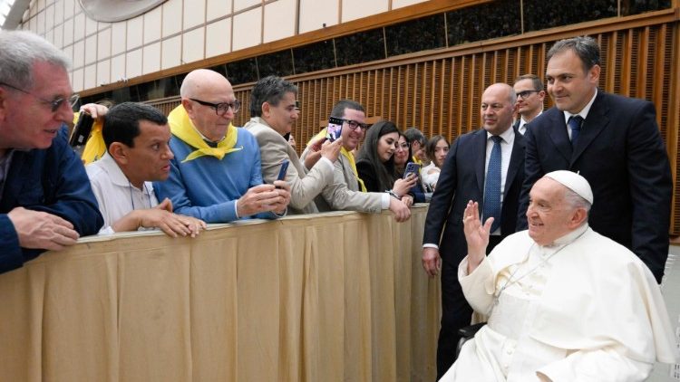 6000 membres des Associations chrétiennes des travailleurs italiens reçus dans le salle Paul VI par le Pape François, ce samedi 1er juin. 