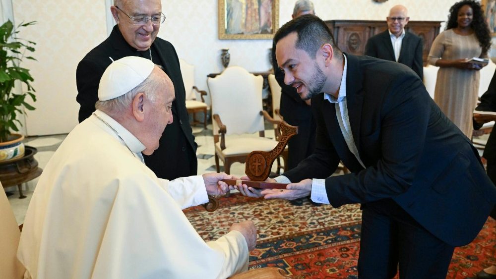 Francisco ao cumprimentar os representantes da Ceama e Repam