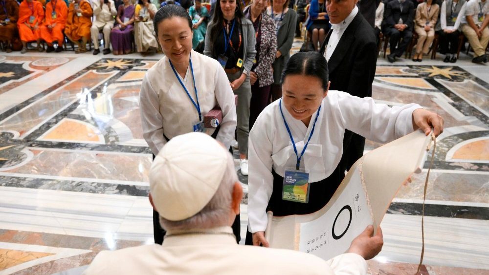 Papa recebe participantes do Congresso Inter-religioso promoovido pelo Movimento dos Focolares