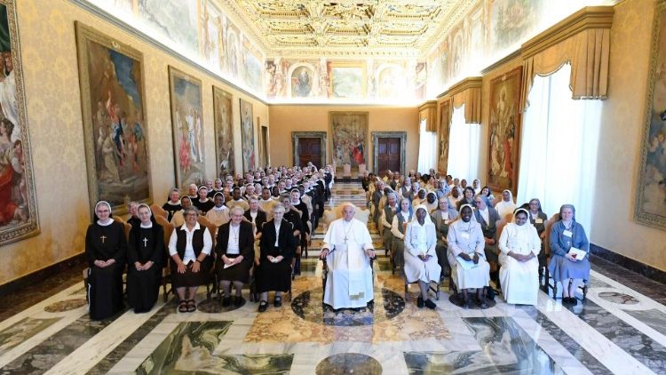 Les Sœurs de Saint Félix de Cantalice et les Filles de Notre Dame de la Miséricorde reçus par le Pape ce jeudi 6 juin 2024. 