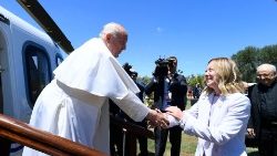 Chegada do Papa ao G7 em Borgo Egnazia. Recebido pela primeira-ministra italiana, Meloni