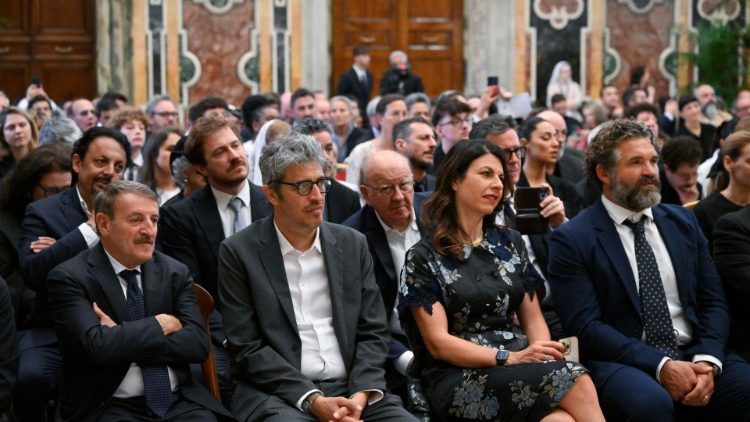 Alcuni artisti presenti all'incontro con il Papa 
