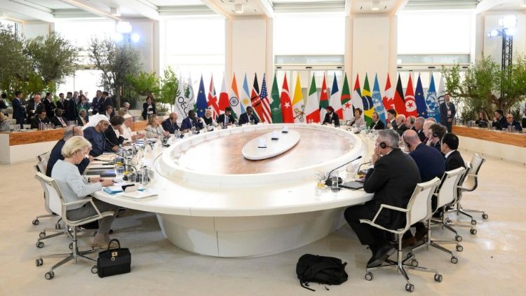 Papež František promlouvá k účastníkům summitu G7 v Apulii