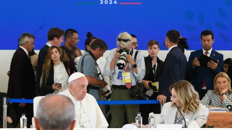 Archivbild: Papst Franziskus beim G7-Gipfel in Apulien am 14. Juni 2024