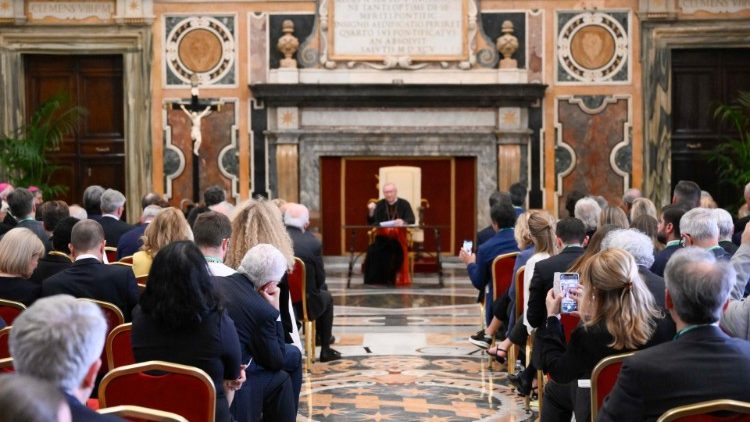 വത്തിക്കാൻ സംസ്ഥാനകാര്യദർശി കർദ്ദിനാൾ പീയെത്രൊ പരോളിൻ “ചെന്തേസിമൂസ് ആന്നൂസ്” ഫൗണ്ടേഷൻറെ സമ്മേളനത്തെ സംബോധന ചെയ്യുന്നു, 16/05/25