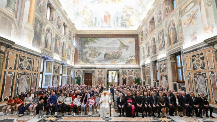 La foto di gruppo con i soci del Circolo San Pietro