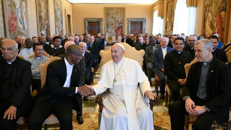 Pope Francis meets with Dehonians