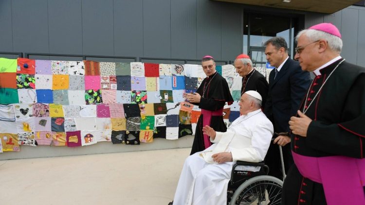 Ukutani ni kitambaa kilichokusanywa vipande vipande kutoka kila familia ya wanafunzi wa shule