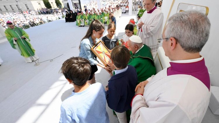 Papa anapokea zawadi kutoka Trieste