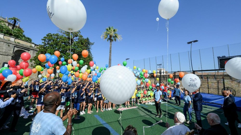 Setkání s dětmi ve vatikánské oratoři