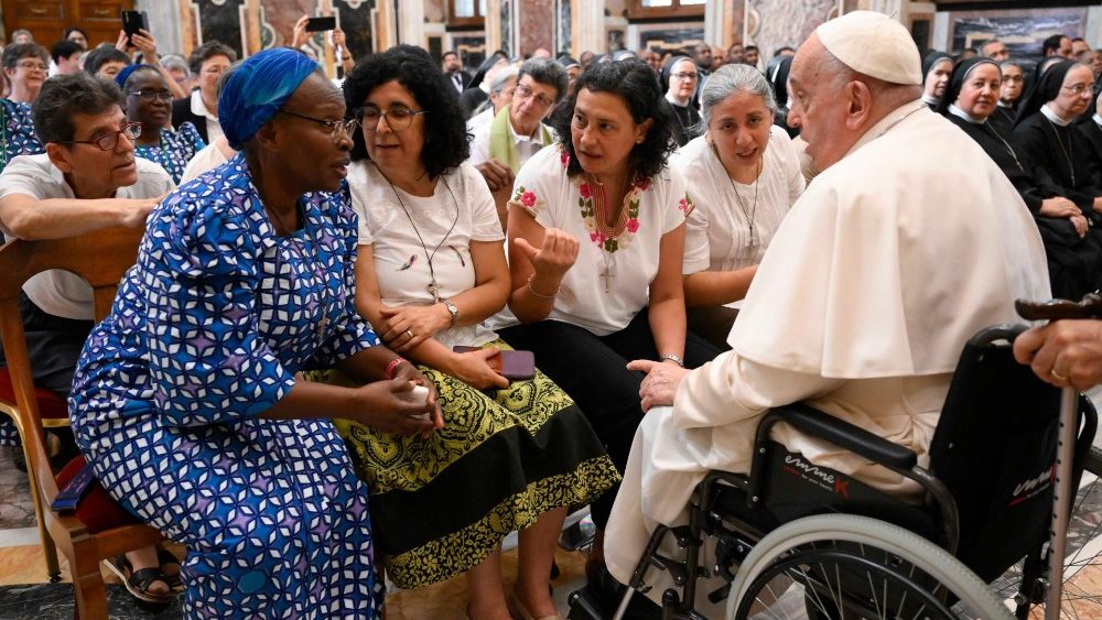 Францішак падчас сустрэчы з прадстаўнікамі чатырох манаскіх ордэнаў