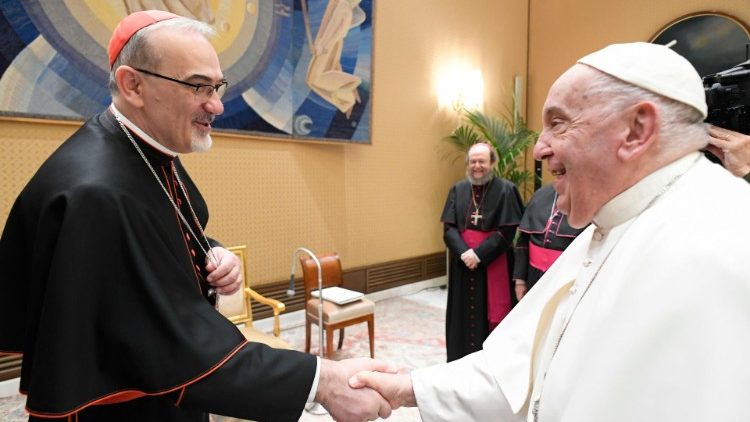 Le Pape Fran&ccedil;ois avec le cardinal Pizzaballa. 