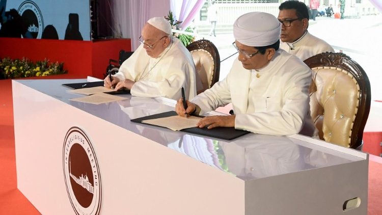 Подписване на Декларацията от Истиклял