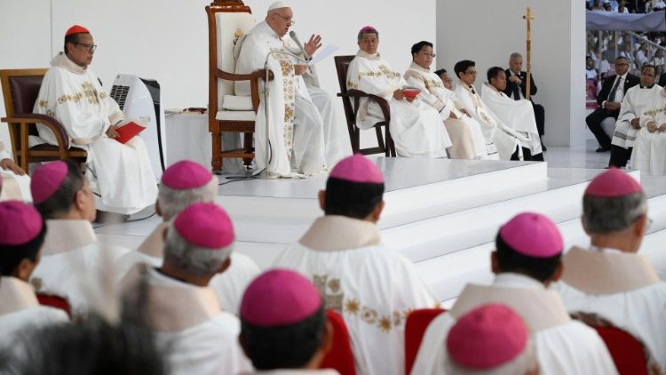 Mše na stadionu v Jakartě