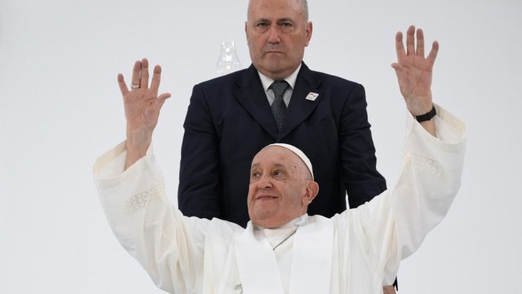 Papež se loučí s Indonésií