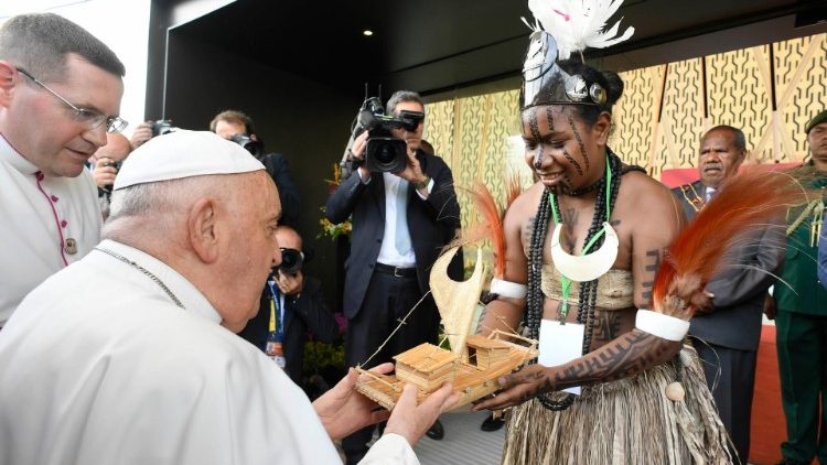 Aj&aacute;nd&eacute;k a p&aacute;p&aacute;nak