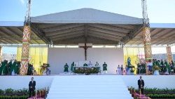 2024.09.08 Viaggio Apostolico in Papua Nuova Guinea - Santa Messa  nel Sir John Guise Stadium