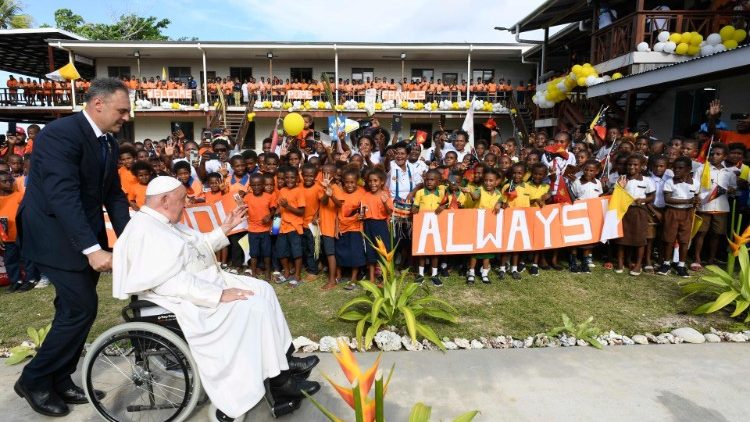 Papież podczas pielgrzymki do Papui-Nowej Gwinei, wrzesień 2024 r.