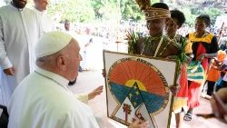 Sveti oče med apostolskim obiskom v Papui Novi Gvineji
