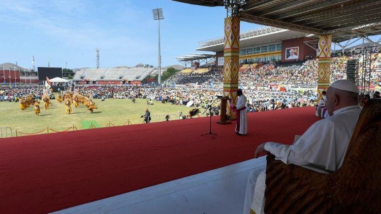 Encontro com os jovens no Estádio Sir John Guise, em Port Moresby