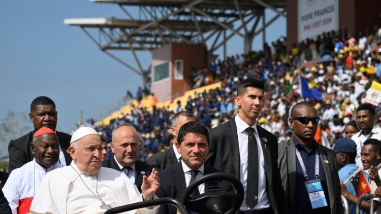 P&aacute;pamobilon a fiatalok k&ouml;z&ouml;tt