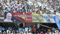 2024.09.09 Viaggio Apostolico in Papua Nuova Guinea - Incontro con i giovani nel SIr John Guise Stadium