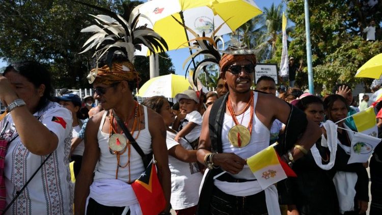 Хиляди хора посрещнаха папата в столицата на Източен Тимор, Дили