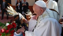 Papa Francesco visita i bambini con disabilita' della scuola Irmas Alma in Timor-Leste