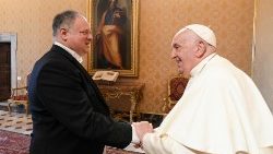 Ярон Сідэман падчас урачыстай цырымоніі ўручэння даверчых грамат Пантыфіку 