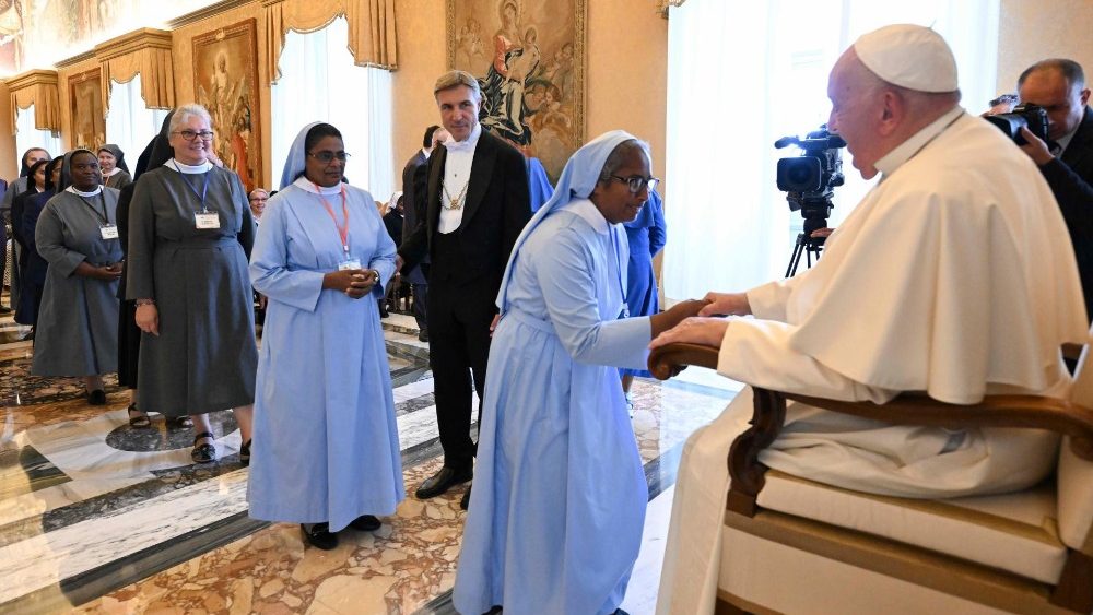 Папская аўдыенцыя для Кангрэгацыі Найсвяцейшых Сэрцаў Езуса і Марыі і Сясцёр Боскага Збаўцы