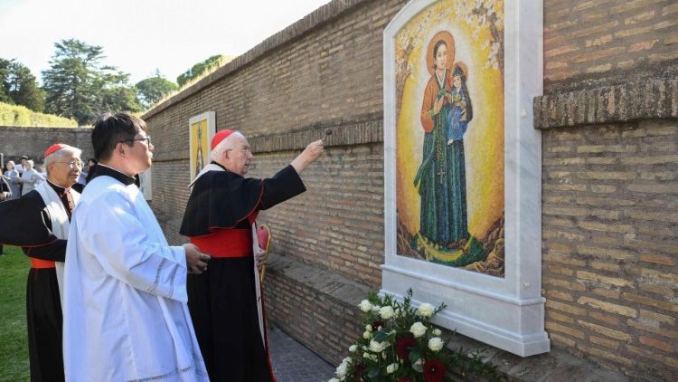L'inaugurazione del mosaico dalla Corea nei Giardini Vaticani