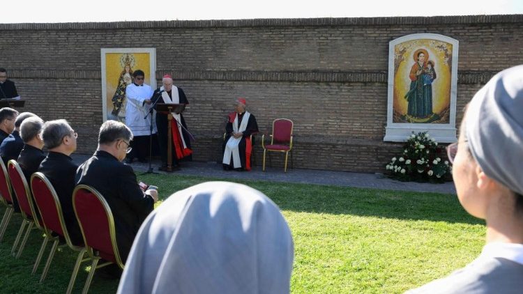 Inauguração do mosaico mariano nos Jardins Vaticanos