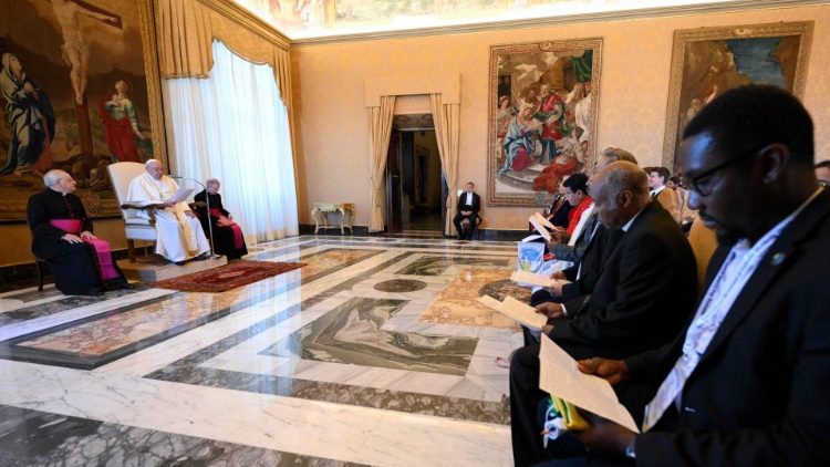 Papa Francesco pronuncia il suo discorso ai membri del Movimento internazionale di studenti cattolici “Pax Romana”