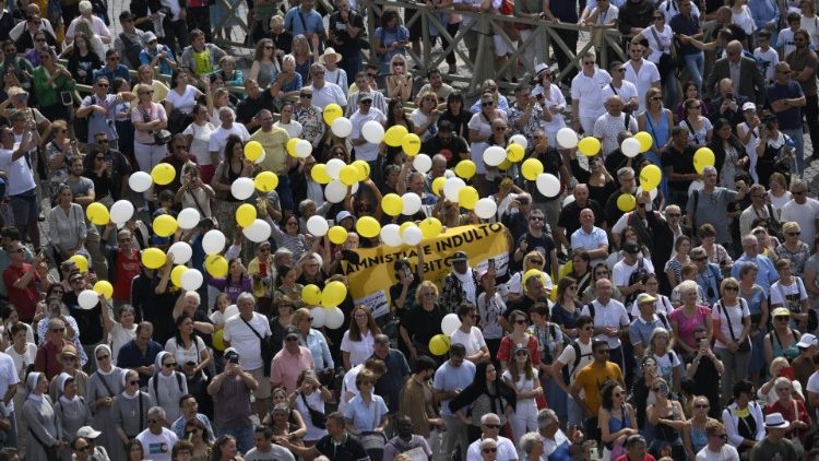 Fedeli in Piazza San Pietro