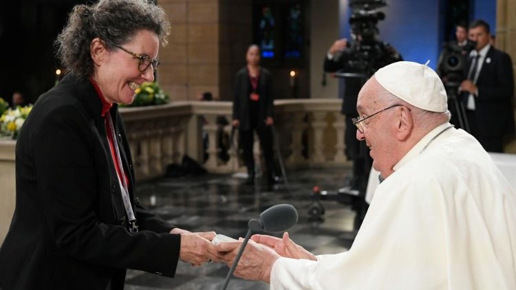 El Papa y la Vicepresidenta del Consejo Pastoral Diocesano, Christine Bußhardt