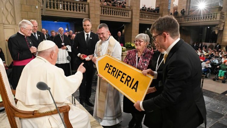 Il cartello simbolo del dono dei cattolici lussemburghesi al Papa