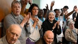 Un grupo de ancianos, foto de archivo