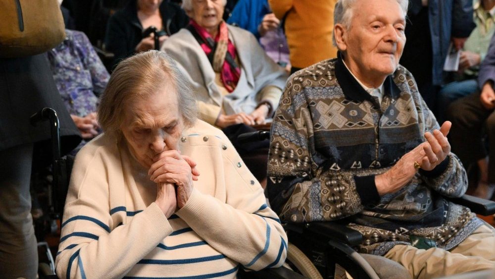 2024.09.27 Viaggio Apostolico in Belgio - Incontro con gli anziani presso la Home Saint-Joseph a Bruxelles