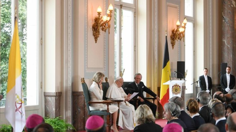 Baba Mtakatifu Francisko Ijumaa tarehe 27 Septemba 2024 amepata fursa ya kukutana na kuzungumza na viongozi wa Serikali, Wanadiplomasia wanaowakilisha Nchi zao pamoja na Mashirika, Wafanyabiashara pamoja na wawakilishi wa vyama vya kiraia na kitamaduni. 