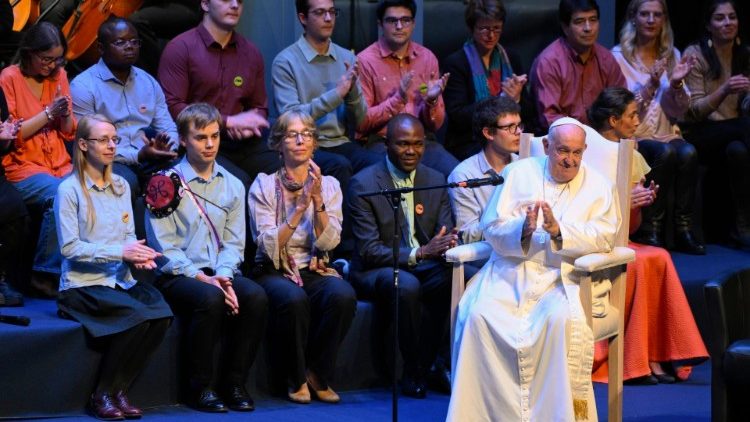 Papa akishuhudia tamasha walilomfanyia zuri sana