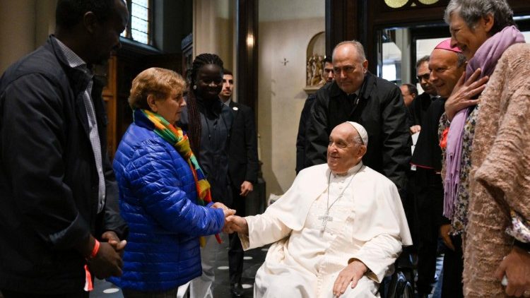 Voyage apostolique en Belgique - Visite aux sans-abri aidés par la paroisse de Saint-Gilles.