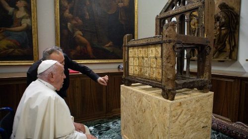 La chaire de saint Pierre exposée dans la basilique vaticane 