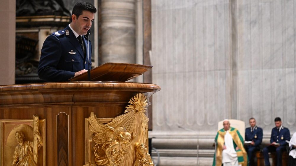 Імша ў базіліцы святога Пятра з нагоды свята апекуна Ватыканскай жандармерыі святога Арханёла Міхала