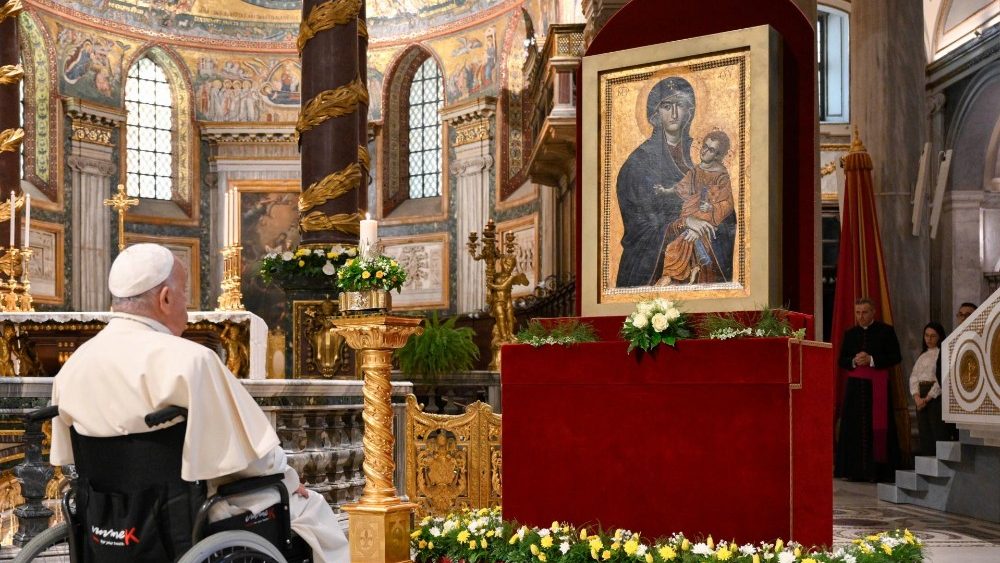 Малітва аб міры ў папскай базіліцы Санта-Марыя-Маджорэ 