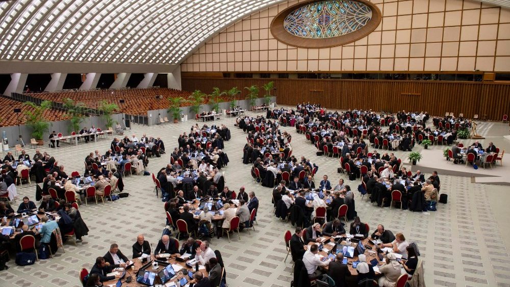 Několik fotografií z dnešního zasedání synody ve Vatikánu