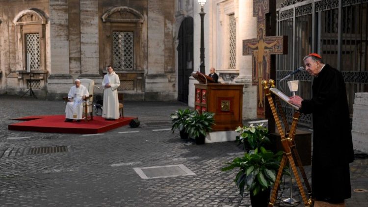 Кардинал Курт Кох читає молитву під час екуменічного моління з учасниками синоду (11 жовтня 2024)