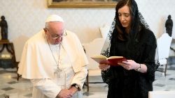 Bilder zeigen das Treffen im Vatikan, rechts: Victoria Eugenia Villarruel